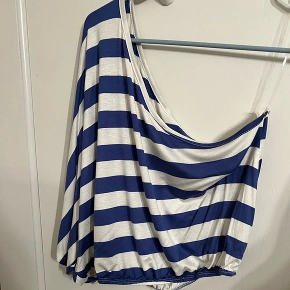 NEW! One shoulder top - Picture 5 of 6